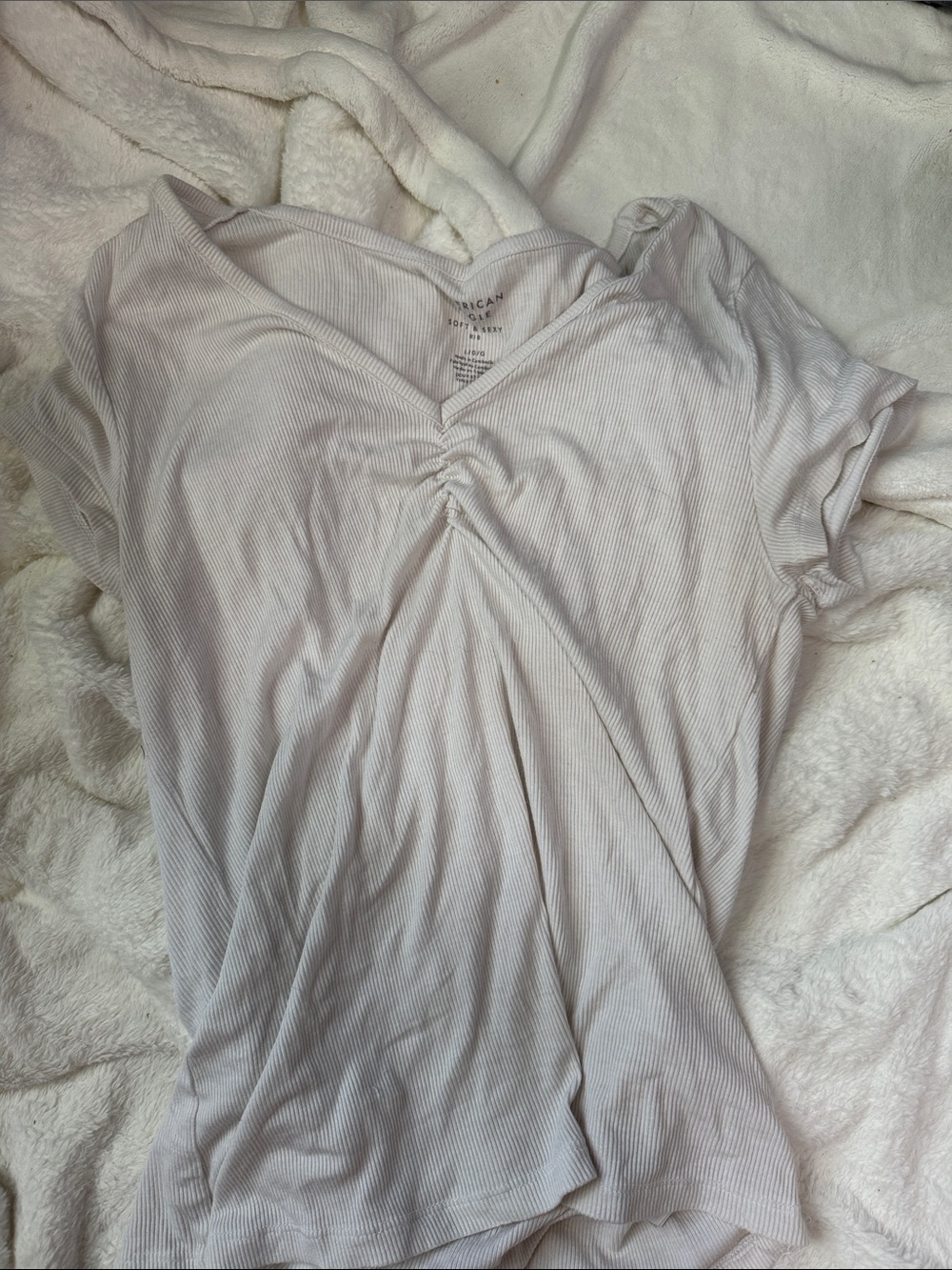 American Eagle Outfitters Ribbed V-Neck Short Sleeve Top in Light Beige
